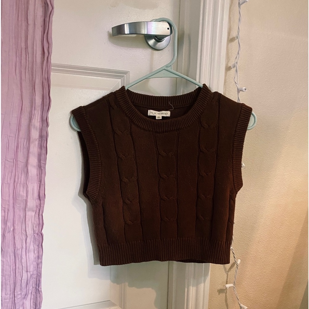 cropped sweater vest 🍷